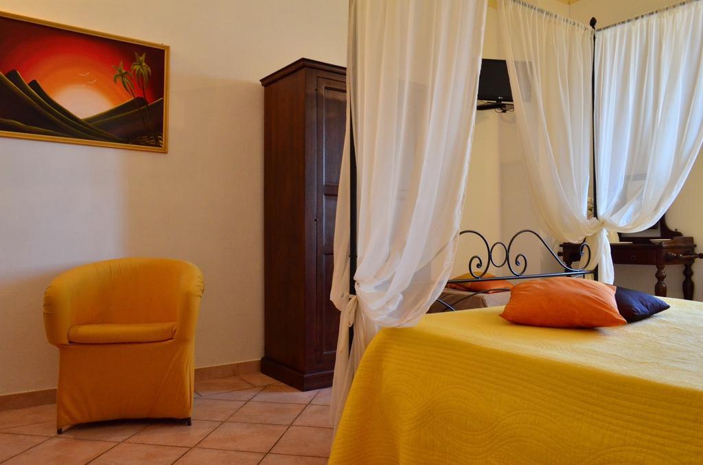Affittacamere La Torre Montalcino Habitación foto